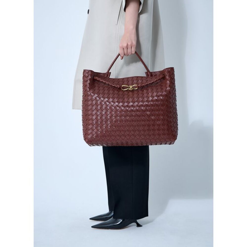 Bottega Veneta Women Large Andiamo Handbag - Picture 7 of 7